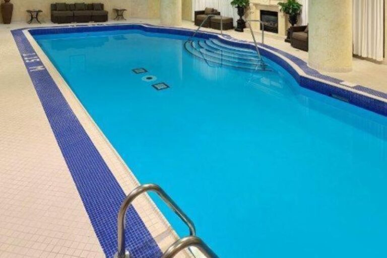 Hotels in Toronto with Private Hot Tubs (16)