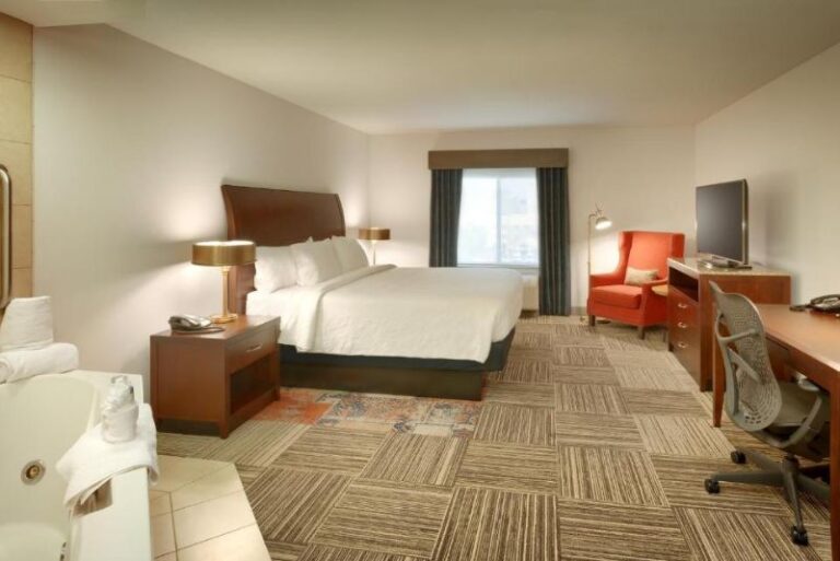 Hotels in Utah with Hot Tub in Room 3