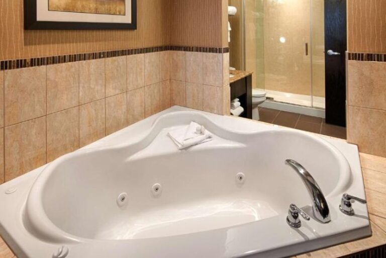 Hotels with Hot Tub in Room - Calgary 2