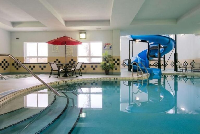 Hotels with Hot Tub in Room - Calgary 3