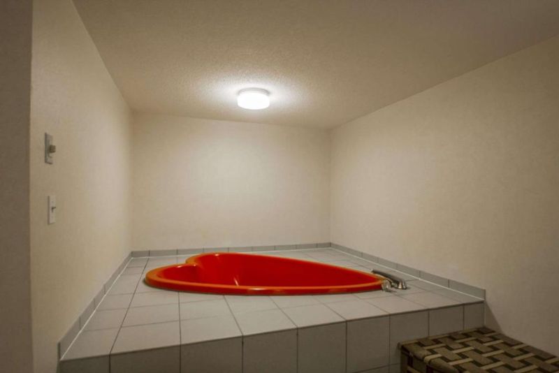 Hotels with Hot Tubs in Room - Connecticut 5