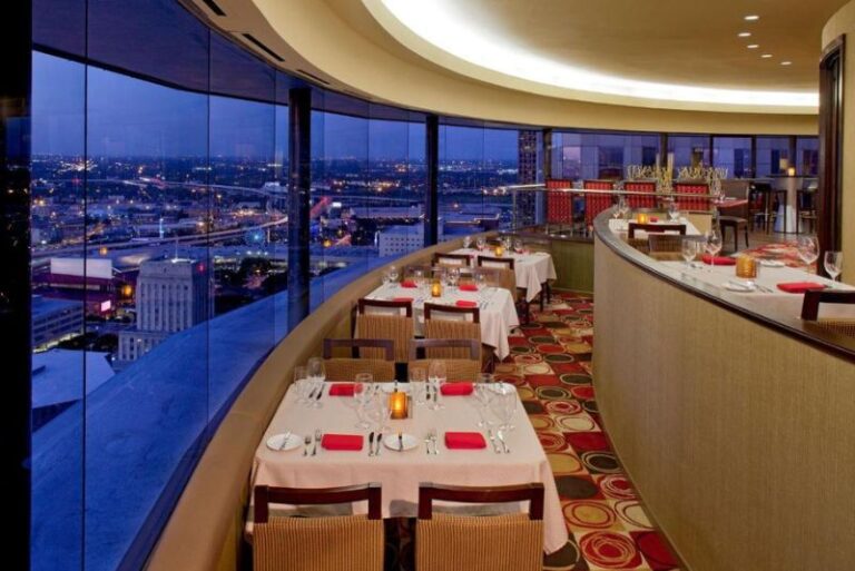 Hotels with Romantic Restaurants in Houston (6)