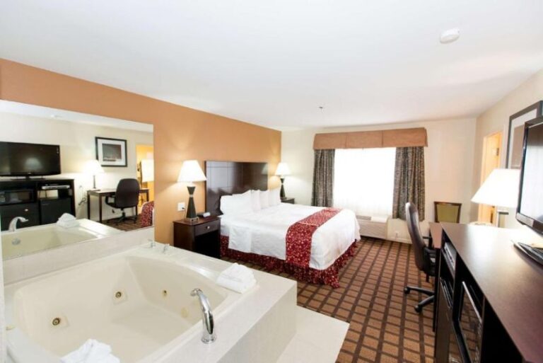 Hotels with Spa Bath in Room - Chicago 2