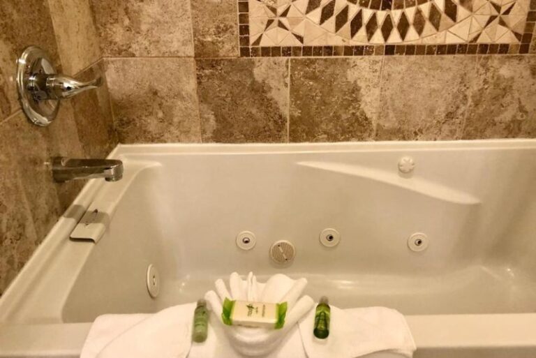 Hotels with Whirlpool Baths in Room 3 (2)