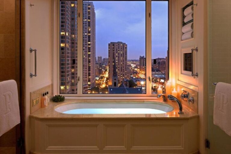 Luxury Hotel for Couples - Chicago 3