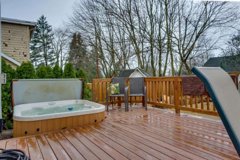Private Accommodations with Hot Tub - Portland 3