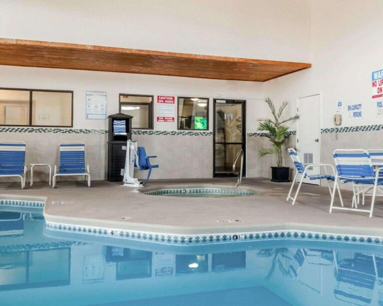 Quality Inn & Suites Albuquerque West with indoor pool in albuquerque 33