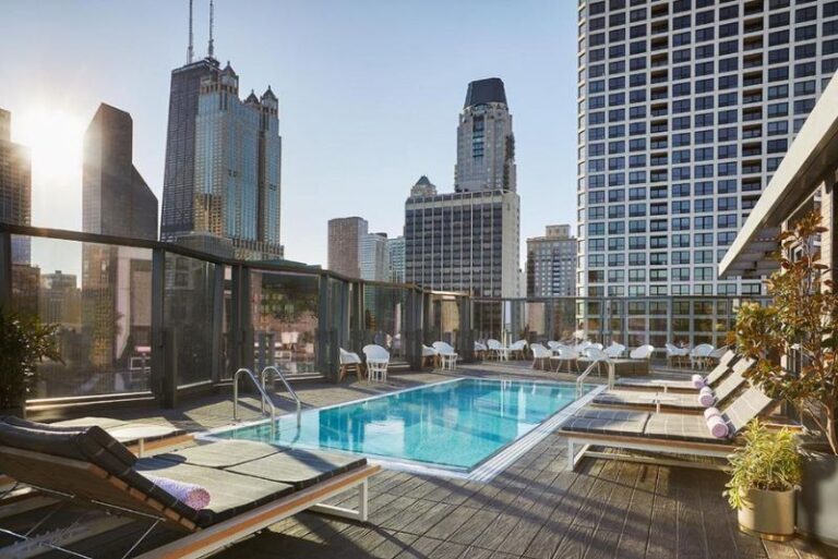 Romantic Hotels for Couples in Chicago