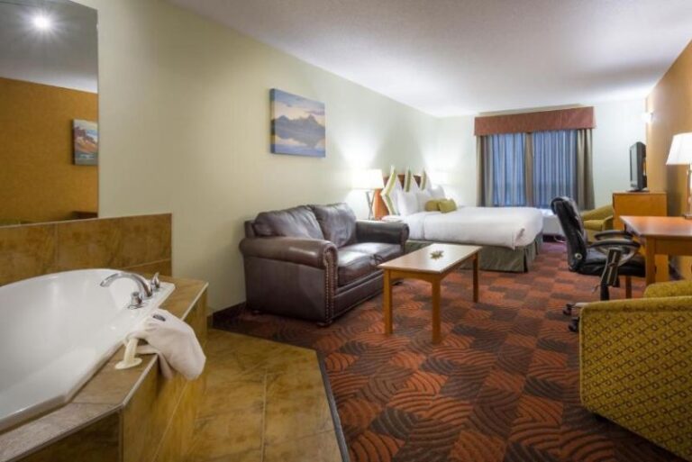 Romantic Hotels with Hot Tub in Room in Calgary 4