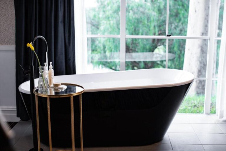 hotel with a hot tub voco™ Kirkton Park Hunter Valley NSW