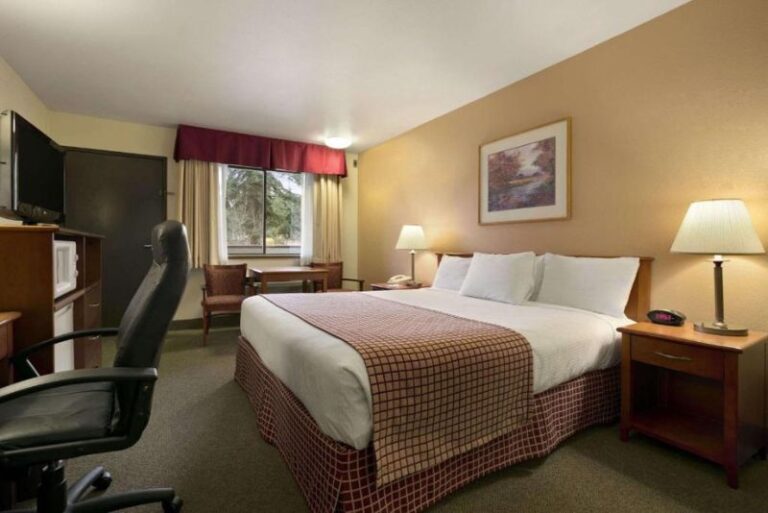 Hotels with Hot Tubs in Room in Bellevue