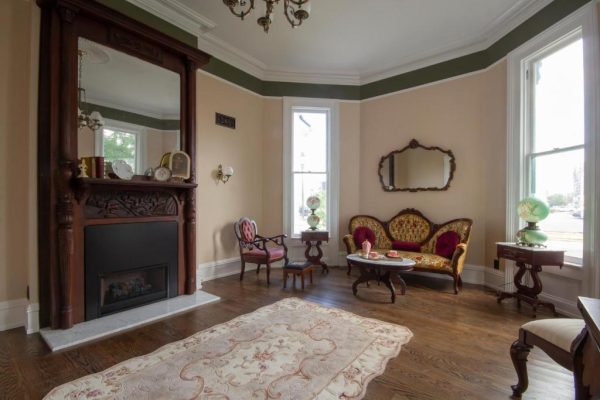 Belle Louise Historic Guest House5