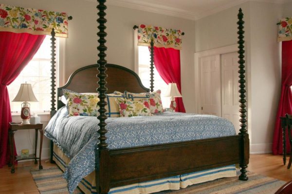 Charred Oaks Inn5