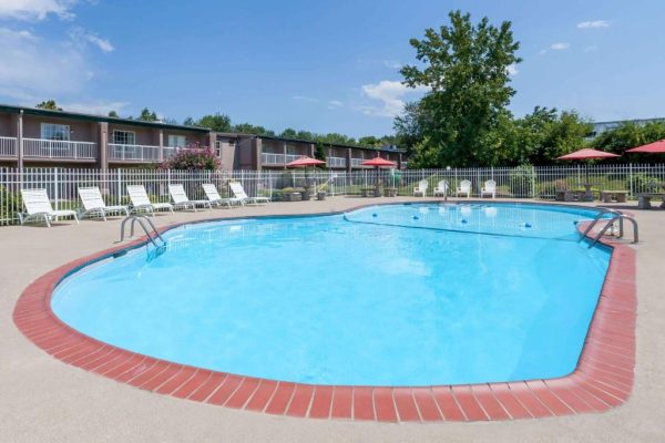 Days Inn & Suites by Wyndham2