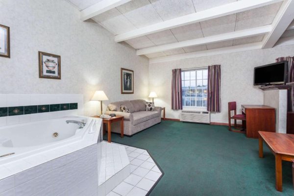 Days Inn & Suites by Wyndham4