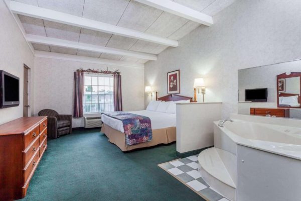 Days Inn & Suites by Wyndham6