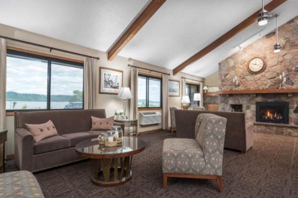 Fantasy Suites & Themed Hotels in Minnesota (25)