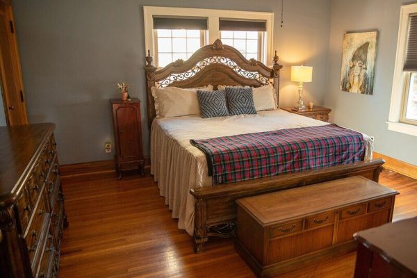 Historic 5bd House themed hotel room