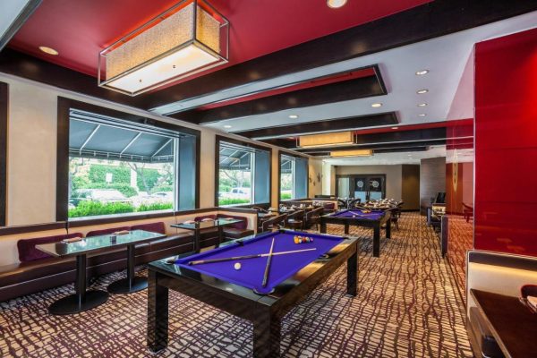 Hotel Derek Houston Galleria billiards