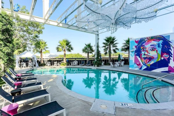 Lorenzo Hotel Dallas Pool & Sun loungers