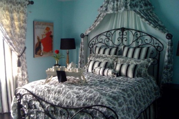 Pillow and Paddock B&B3