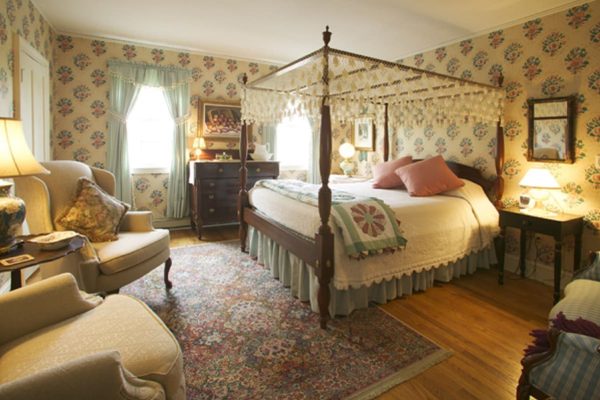 Themed hotels in Massachusetts Stockbridge Country Inn 3