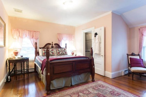 Themed hotels in Massachusetts The Coolidge Corner Guesthouse 3