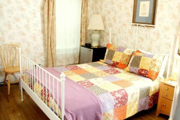Themed hotels in Massachusetts The Coolidge Corner Guesthouse 4