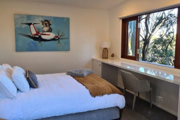 Whale-Beach-Secluded-Cottage-1