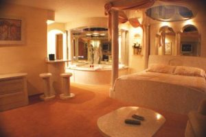 honeymoon suites Designer Inn and Suites lowa 4