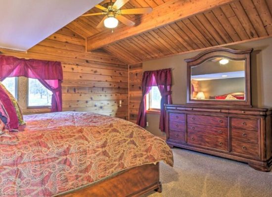 honeymoon suites Lodge with Indoor Pool, Along Devils Lake Park lowa 88