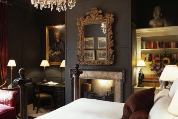 hotel for couple in london- Hazlitt's3