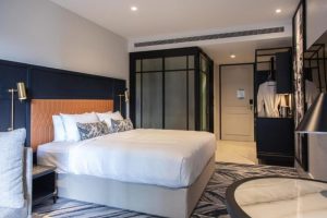 hotel with a hot tub Dorsett Melbourne