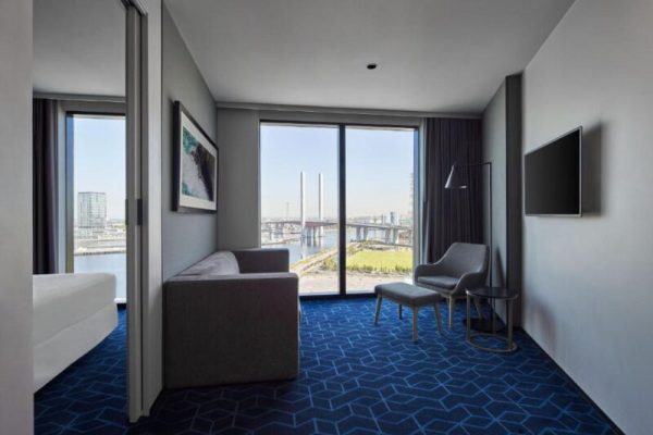 hotel with a hot tub Four Points by Sheraton Melbourne 3