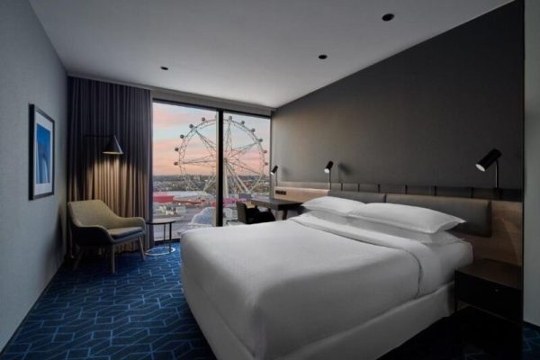 hotel with a hot tub Four Points by Sheraton Melbourne
