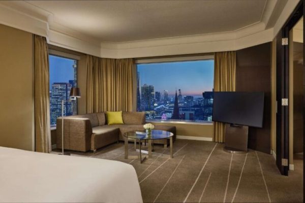 hotel with a hot tub Grand Hyatt Melbourne 2