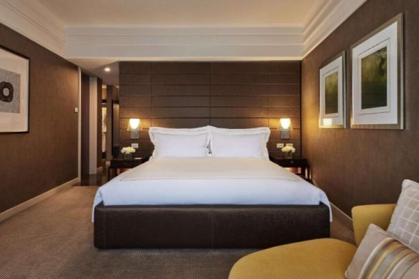 hotel with a hot tub Grand Hyatt Melbourne 4
