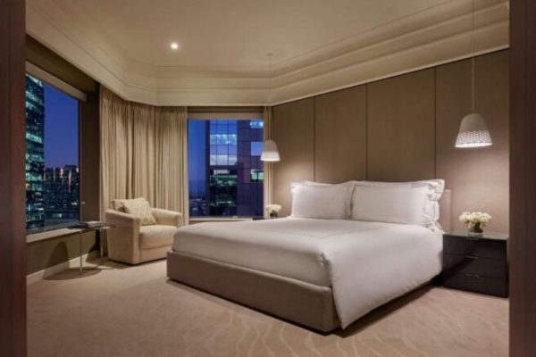 hotel with a hot tub Grand Hyatt Melbourne 7