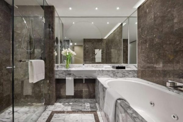hotel with a hot tub Grand Hyatt Melbourne
