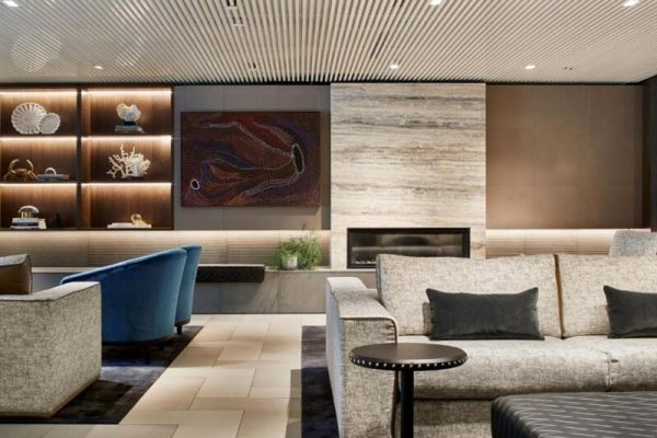 hotel with a hot tub Quay West Suites Melbourne 3