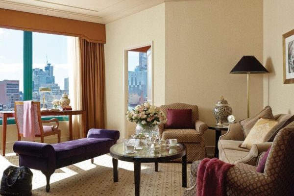 hotel with a hot tub The Langham Melbourne 3