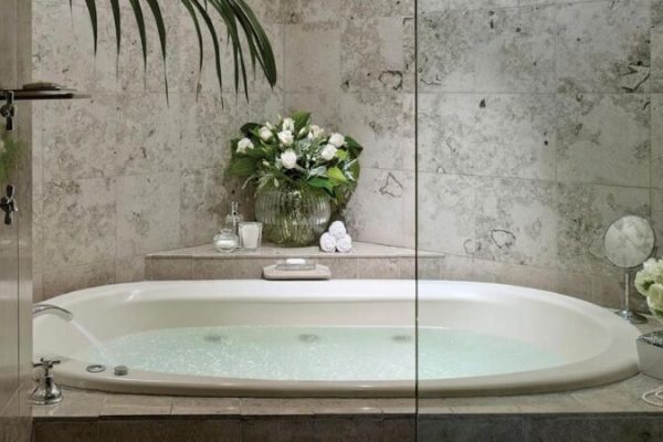 hotel with a hot tub The Langham Melbourne 4