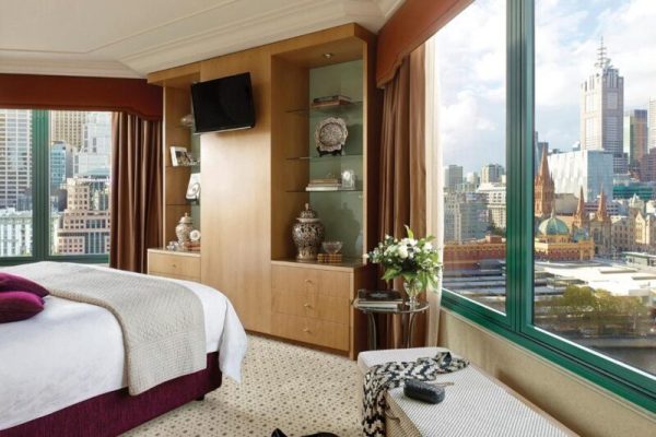 hotel with a hot tub The Langham Melbourne