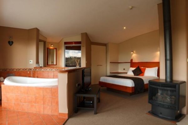 hotel with a private hot tub Eagle View Escape NSW 5