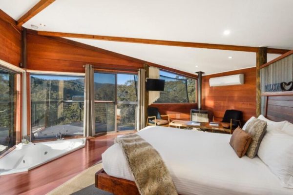 hotel with a private hot tub Eagle View Escape NSW 7
