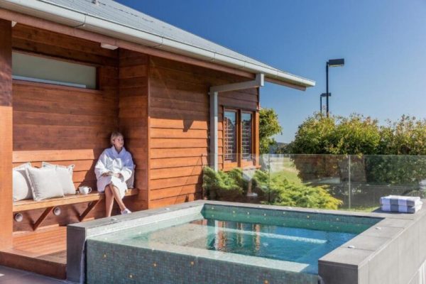 hotel with a private hot tub Spicers Peak Lodge NSW 4