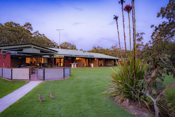 hotel with a private hot tub Waterfall Springs Retreat & Wildlife Sanctuary NSW 3