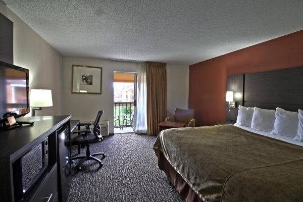 hotels for couples in chicago - chicago club inn and suites 5