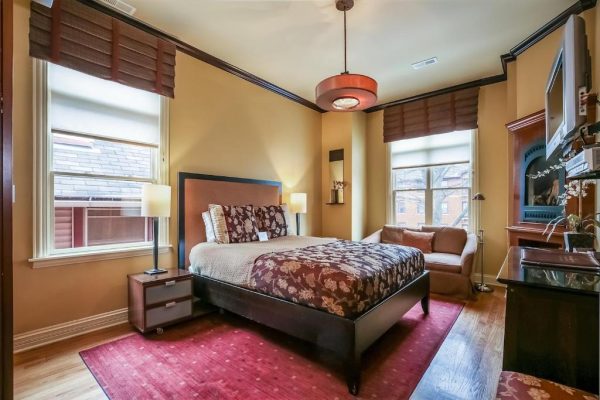 hotels for couples in chicago - harvey house b&b 6