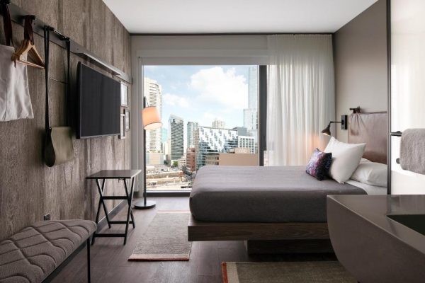 hotels for couples in chicago - moxy chicago 2